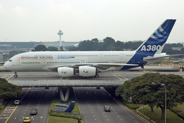 Airbus-a380-20130425115240