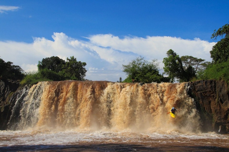 Giles, Mission Falls on the Tana