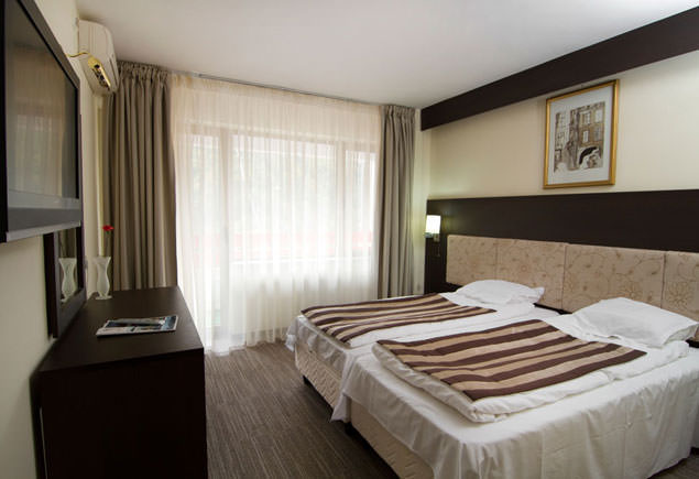 travel_88320527_cam12_sinaia_galb