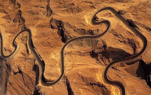 The-Jebel-Hafeet-Mountain-Road-1