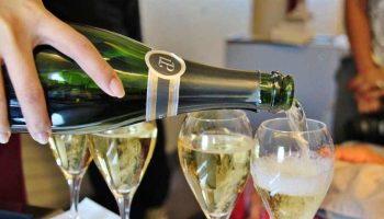 champagne-on-qatar-airways