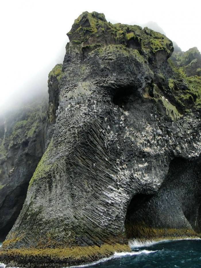 Elephant-Rock-Heimaey-Iceland
