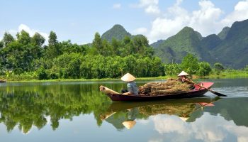 BoatWomen-of-Vietnam-dreamstime