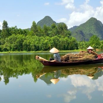 BoatWomen-of-Vietnam-dreamstime