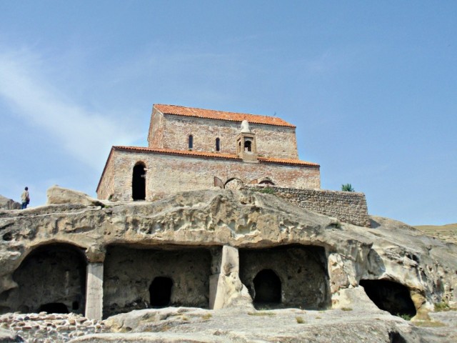 9th-10th-century-church-above-uplistsikhe-cave-city